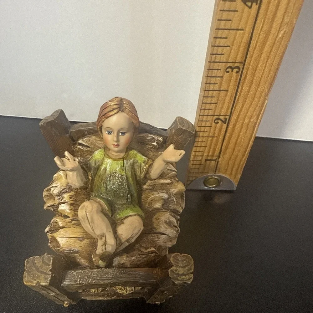 VINTAGE  NATIVITY MANGER BABY JESUS FIGURINE Christmas‎